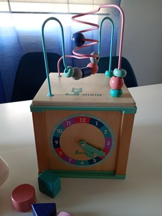 Lote de juguetes de madera y libros para bebes