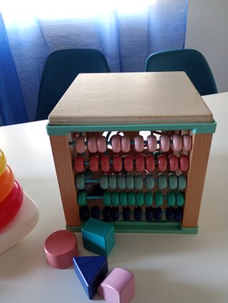 Lote de juguetes de madera y libros para bebes