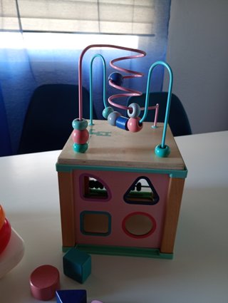 Lote de juguetes de madera y libros para bebes