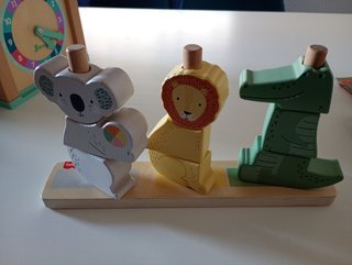 Lote de juguetes de madera y libros para bebes