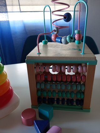 Lote de juguetes de madera y libros para bebes