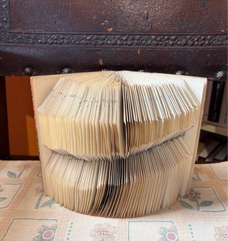 Libro decorativo piegato per casa e ufficio