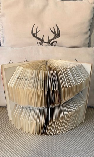 Libro decorativo piegato per casa e ufficio