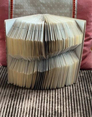 Libro decorativo piegato per casa e ufficio