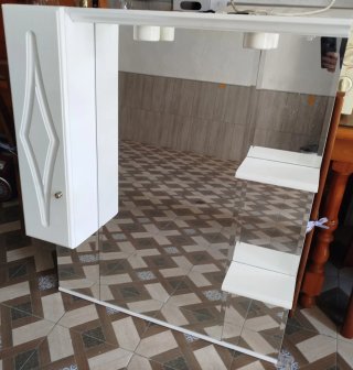Espejo de baño con armario blanco