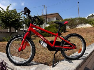 Bicicleta infantil vermella 3-6 anys