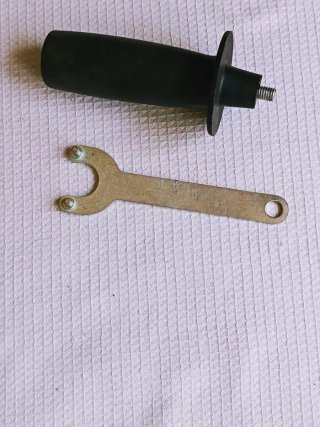 Amoladora 115mm 600W con Accesorios