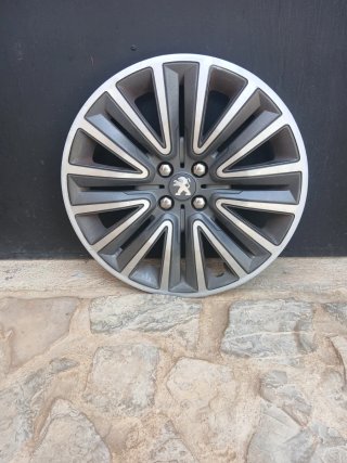 Tapacubos Peugeot 2008 16' original 2da mano