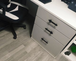 Habitación juvenil litera con escritorio