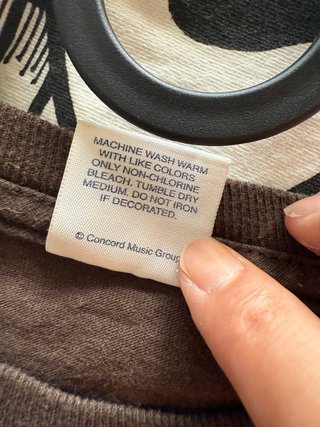 Camiseta Supreme Marrón con Estampado