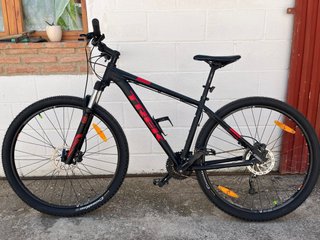 Bicicleta Trek Negra y Roja