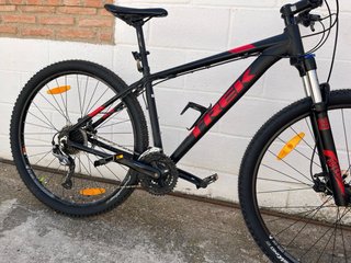 Bicicleta Trek Negra y Roja