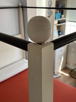Estructura de Dosel Madera Blanca y Metal Negro