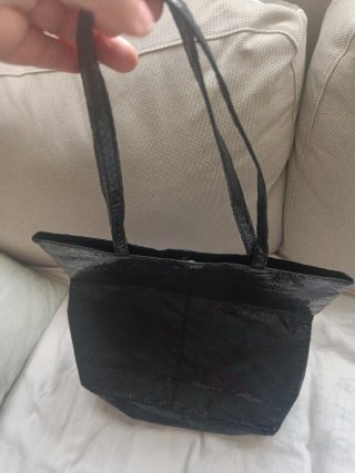 Bolso negro efecto piel serpiente