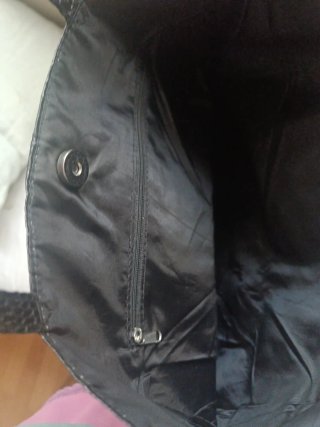 Bolso negro efecto piel serpiente