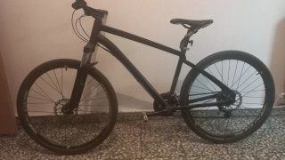 Bicicleta de montaña negra