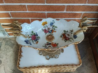 Sin marca.  Frutero Porcelana Latón Cisnes Años 60