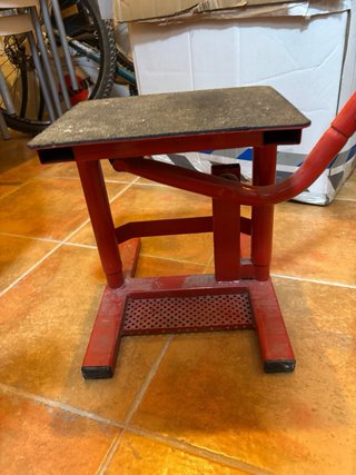 Elevador para moto off-road rojo