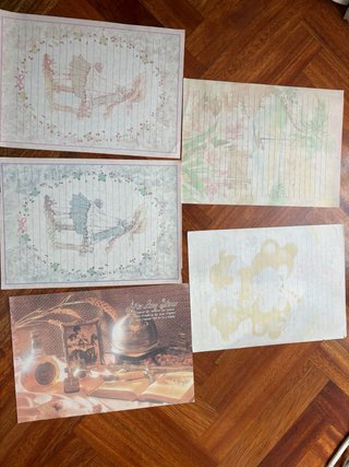Hojas de papel decoradas
