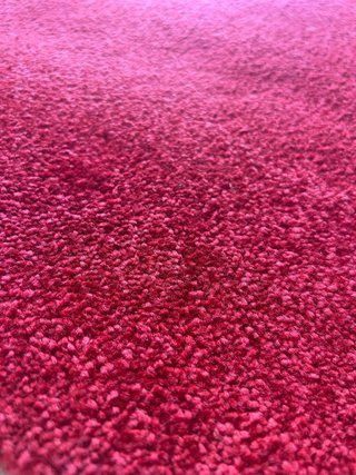 Alfombra pelo corto rojo granate