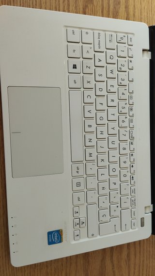 Mini portátil Asus blanco - No funciona