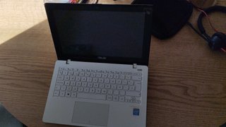 Mini portátil Asus blanco - No funciona
