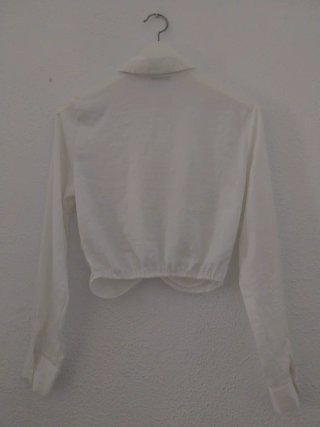 Blusa blanca manga larga con nudo ( solo efectivo)