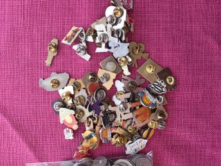 Lote 2kg Monedas y 60 Pins