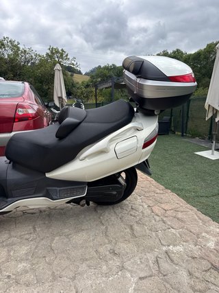 Suzuki Burgman Executive 650 Blanca