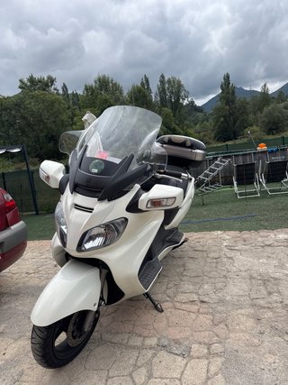 Suzuki Burgman Executive 650 Blanca