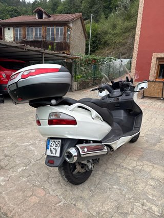 Suzuki Burgman Executive 650 Blanca