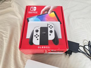 Nintendo Switch OLED + 5 Juegos FIFA