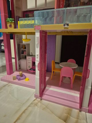 Casa Barbie Dreamhouse Original Amueblada poco uso