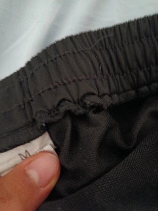 Pantalones deportivos negros con cordón