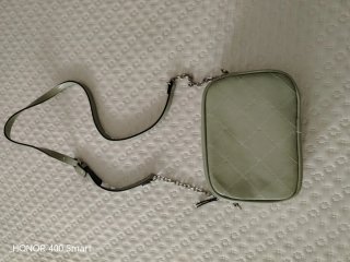 Bolso pálido verde muy práctico no pesa muy bonito