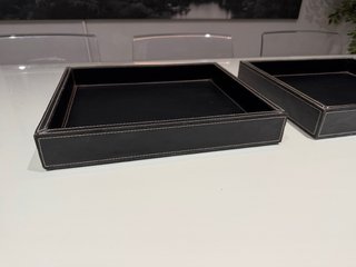 2 bandejas de cuero negro (PRECIO POR LAS 2)