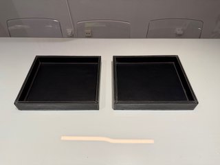 2 bandejas de cuero negro (PRECIO POR LAS 2)