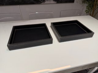 2 bandejas de cuero negro (PRECIO POR LAS 2)
