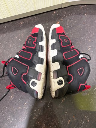 Nike Air More Uptempo Negro Rojo