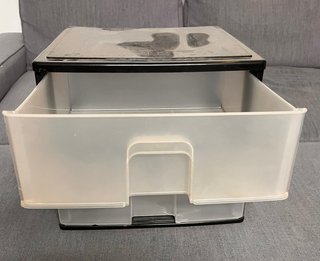 Cajonera de plástico transparente y negro