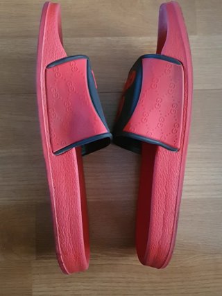 Chanclas blancas para playa o piscina
