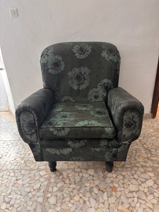 Sillón tapizado floral