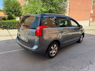 Peugeot 5008 2012