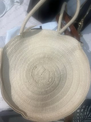Bolso redondo de rafia