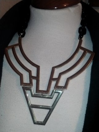 Collar Dorado Geométrico Zara