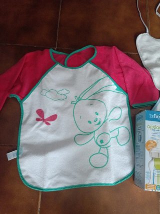Pack bebé: baberos y biberones