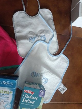 Pack bebé: baberos y biberones