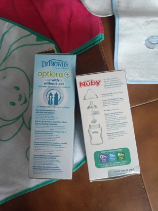 Pack bebé: baberos y biberones