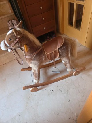 Caballo Balancín Peluche Homcom. Regalo 9 juguetes