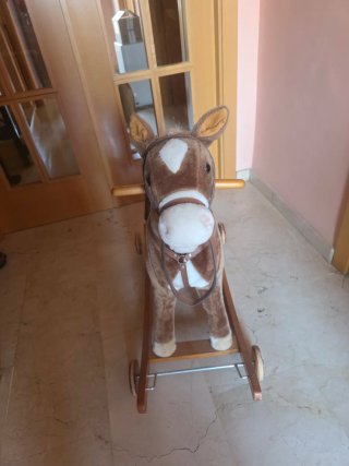 Caballo Balancín Peluche Homcom. Regalo 9 juguetes